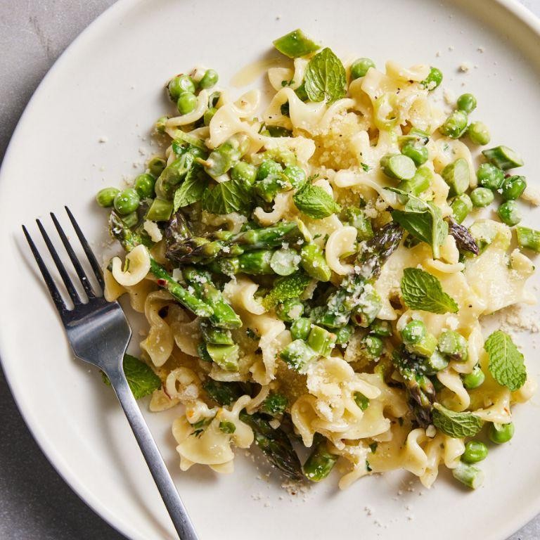 Pappardelle with Peas, Asparagus, and Cream Sauce