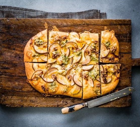 Pear and Gorgonzola Flatbread with Walnuts