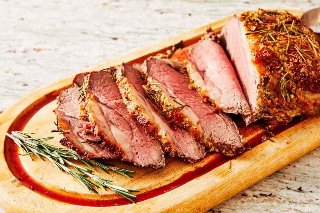 Peppercorn Crusted Rib Roast with Horseradish Cream