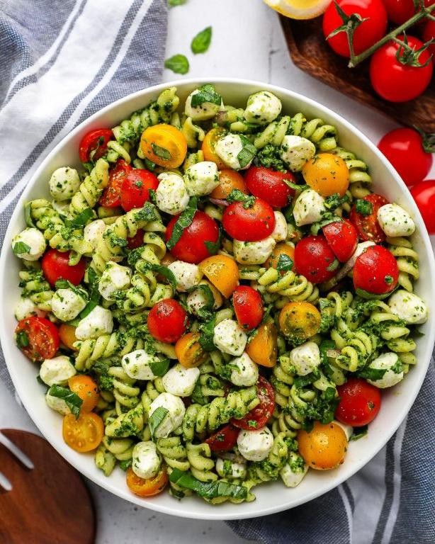 Pesto Pasta with Cherry Tomatoes and Mozzarella