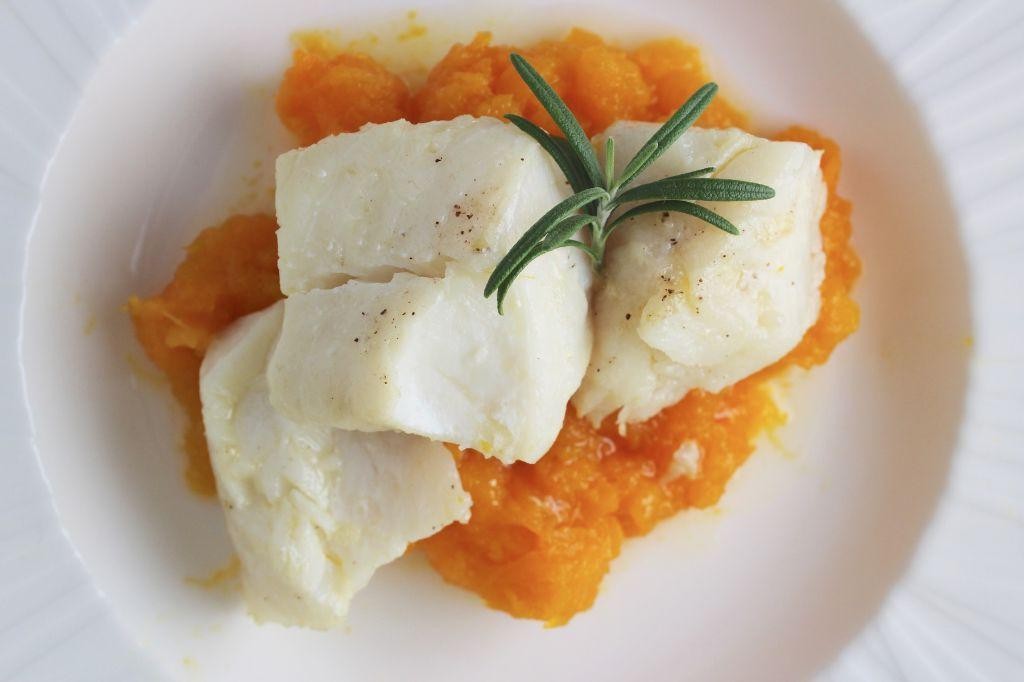 Poached Cod with Garlic and Olive Oil