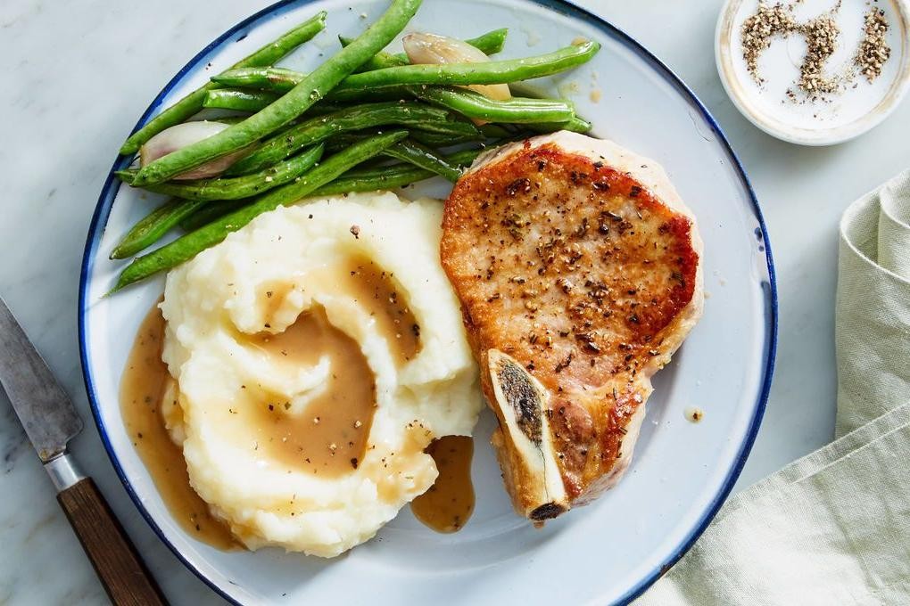 Pork Chops with Roasted Garlic Mashed Potatoes