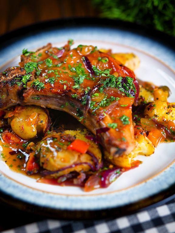 Pork Chops with Spicy Mango Chutney