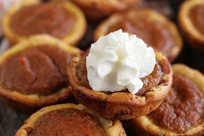 Pumpkin Pie with Cinnamon Roll Crust