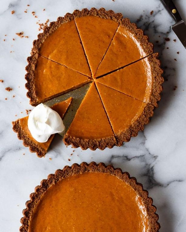Pumpkin Pie with Gingersnap Crust