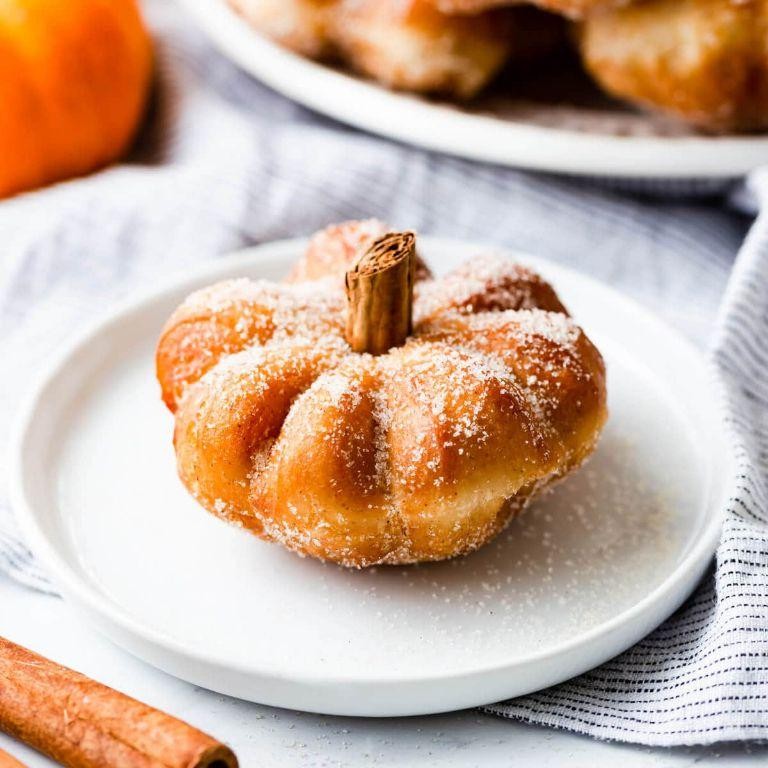 Pumpkin Spice Donuts