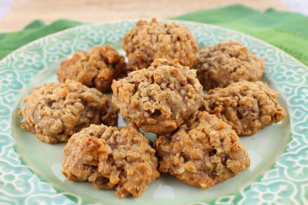 Quaker Oats Oatmeal Raisin Cookies with Applesauce