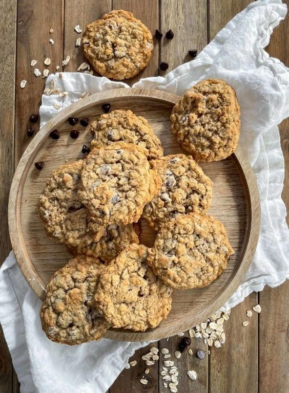 Quaker Oats Oatmeal Raisin Cookies with Chocolate Chips