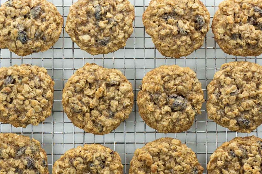 Quaker Oats Oatmeal Raisin Cookies with Vanilla Extract