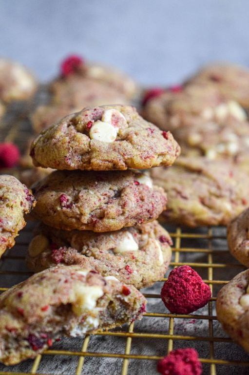 Raspberry White Chocolate Mason Jar Cookies