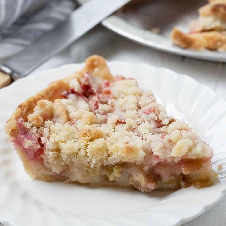 Rhubarb Crumble Pie