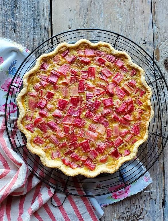 Rhubarb and Vanilla Pie