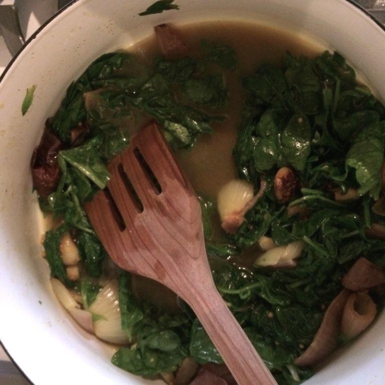Roasted Garlic and Spinach Soup