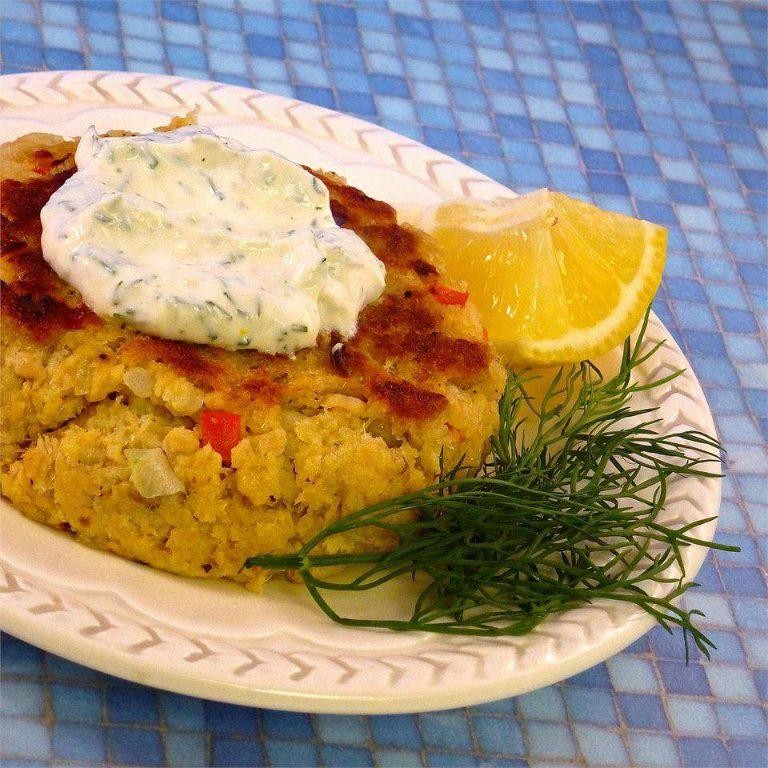 Salmon Patties with Dill Sauce