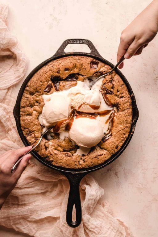 Salted Caramel Cookie Skillet