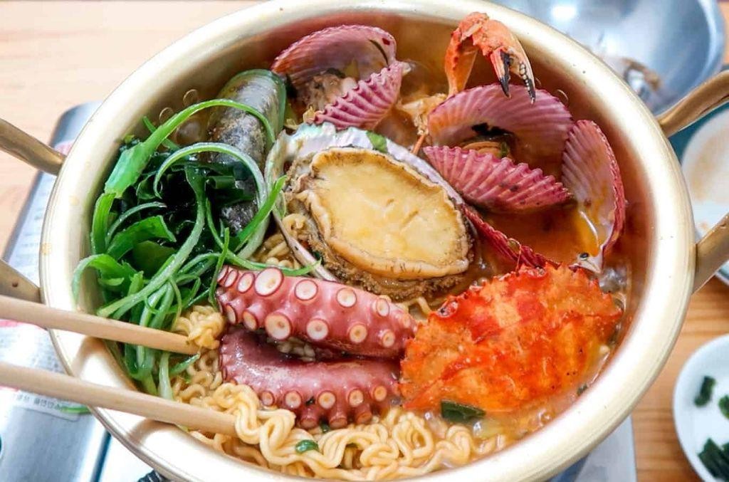 Seafood Ramen with Shrimp and Mussels