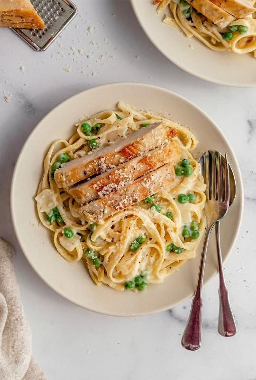 Shredded Turkey Alfredo Pasta