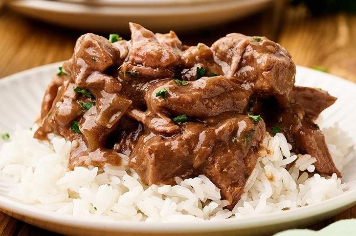 Slow Cooker Beef Tips with Rice