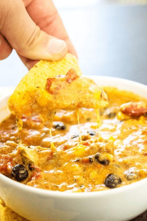 Slow Cooker Chili Queso Dip