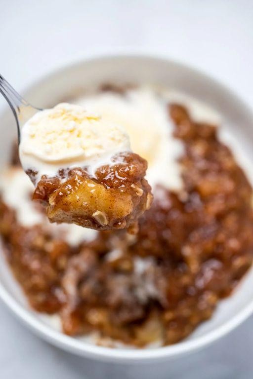 Slow Cooker Gluten Free Apple Crisp