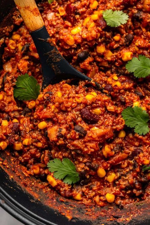 Slow Cooker Quinoa and Black Bean Chili