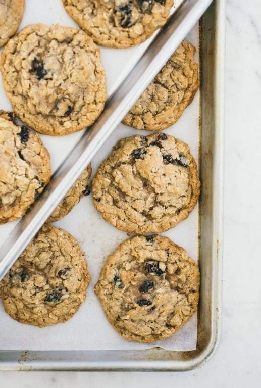 Soft Oatmeal Raisin Cookies