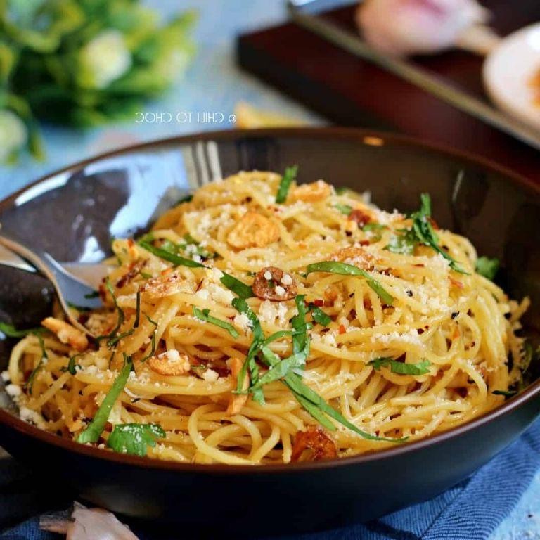 Spaghetti Aglio e Olio with Chili Flakes