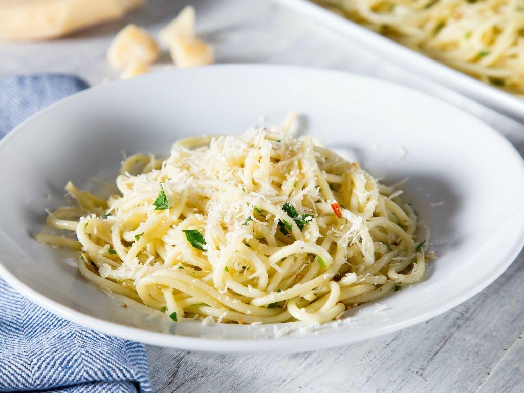 Spaghetti with Garlic and Olive Oil