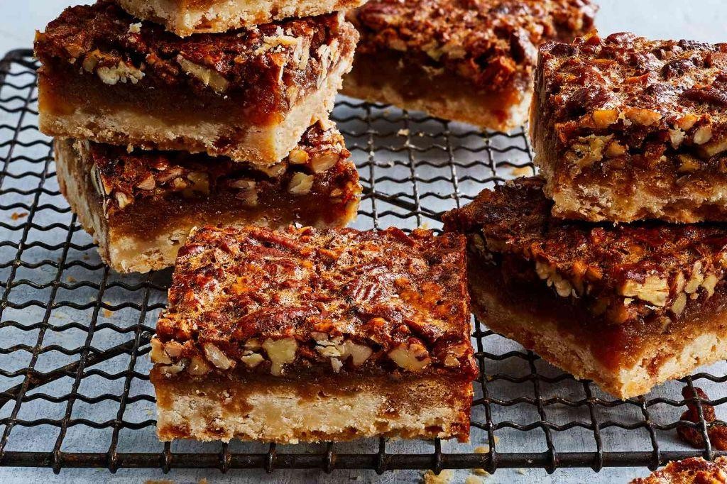 Spiced Pecan Bars with Cinnamon