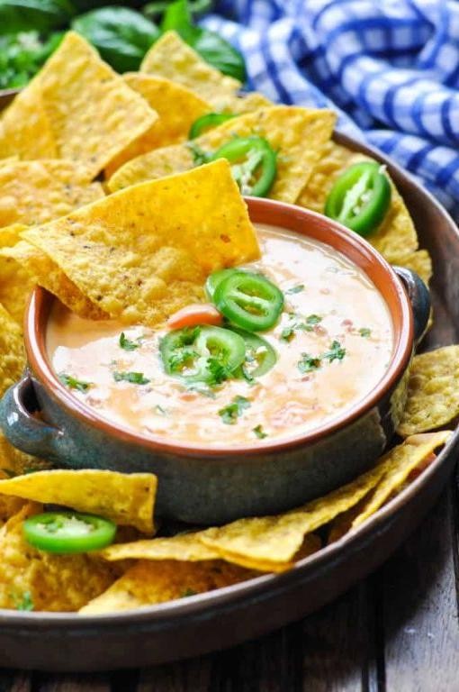 Spicy Jalapeno Chili Queso Dip