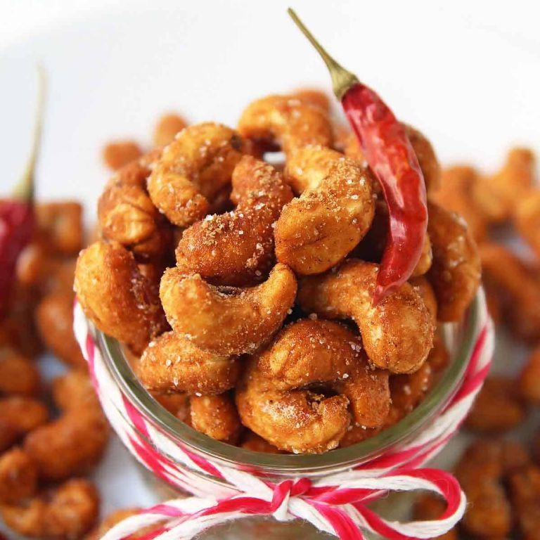 Spicy Roasted Cashews