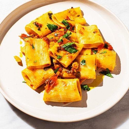 Spicy Vegan Leek and Tomato Pasta
