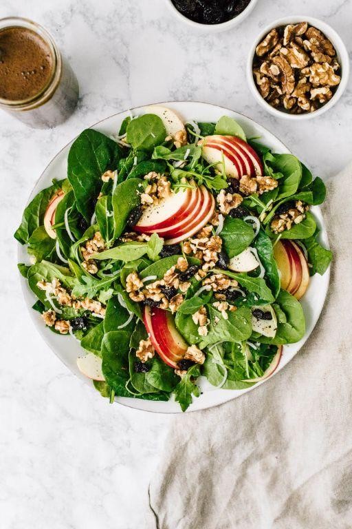 Spinach and Walnut Salad with Balsamic Dressing