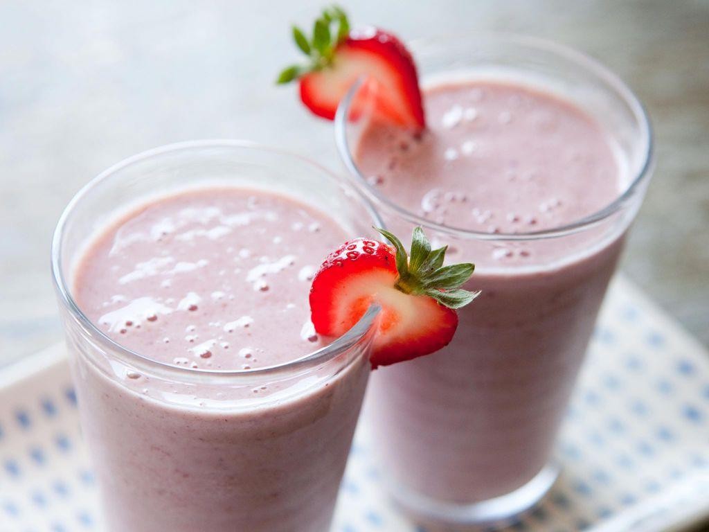 Strawberry Almond Butter Smoothie with Milk