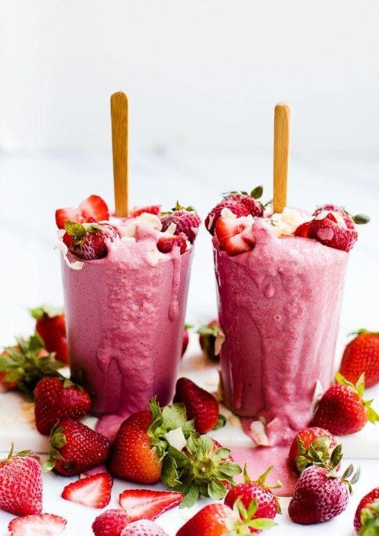 Strawberry Coconut Smoothie with Coconut Milk