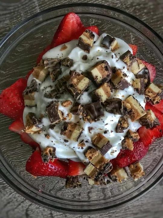Strawberry Greek Yogurt Protein Bars