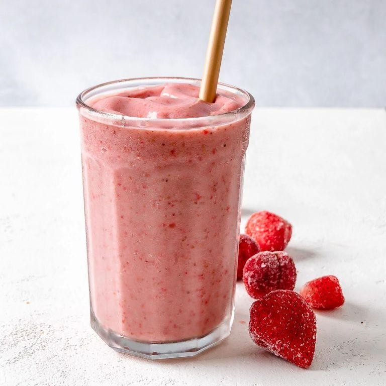Strawberry Yogurt Smoothie with Milk