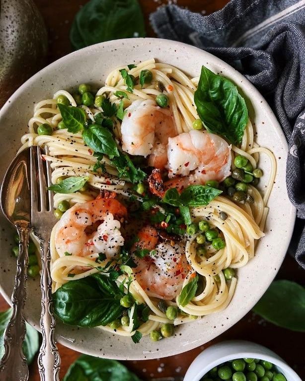 Tagliatelle with Peas, Shrimp, and Garlic