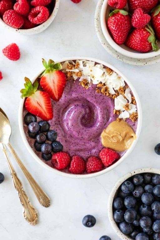 Teff Smoothie Bowl with Berries