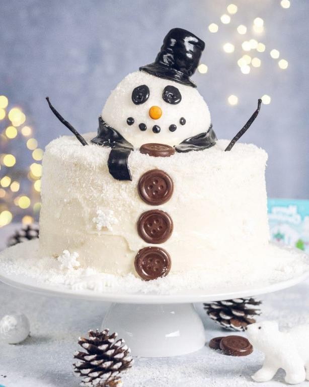 Vanilla Bean Snowman Cake