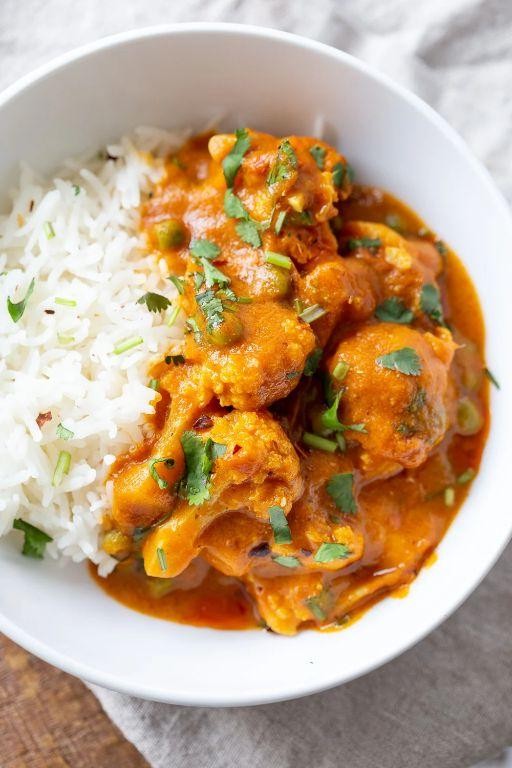 Vegan Cauliflower and Pea Curry