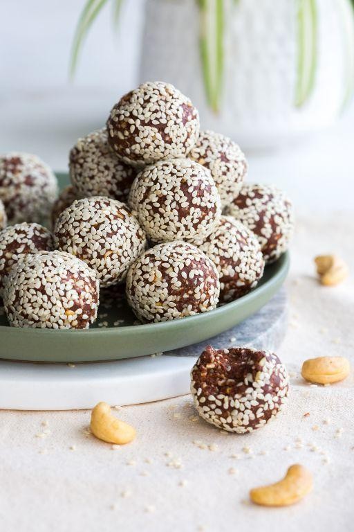 Vegan Date and Cashew Energy Balls