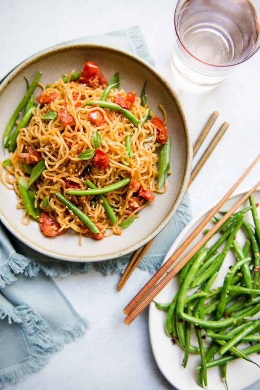 Vegetable Lo Mein with Green Beans