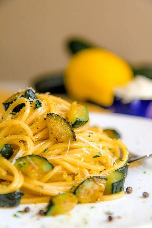 Vegetarian Carbonara with Zucchini