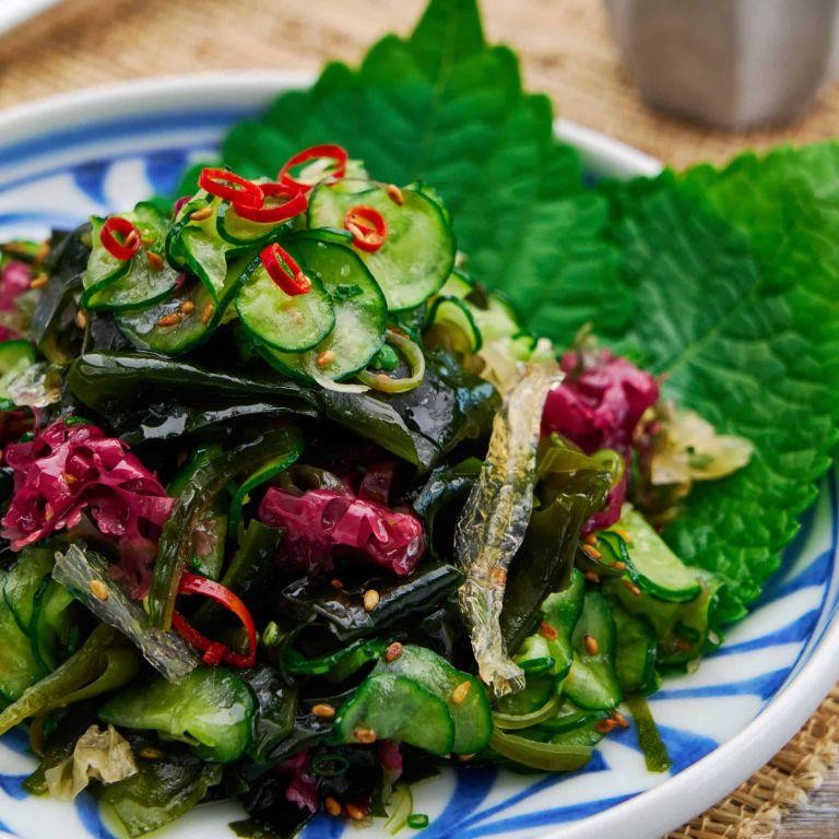 Wakame Seaweed Salad with Spicy Mayo Dressing