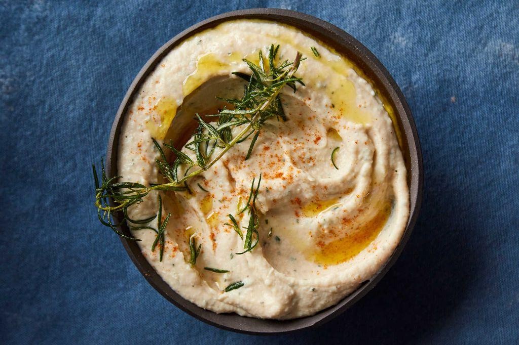 White Bean and Garlic Dip