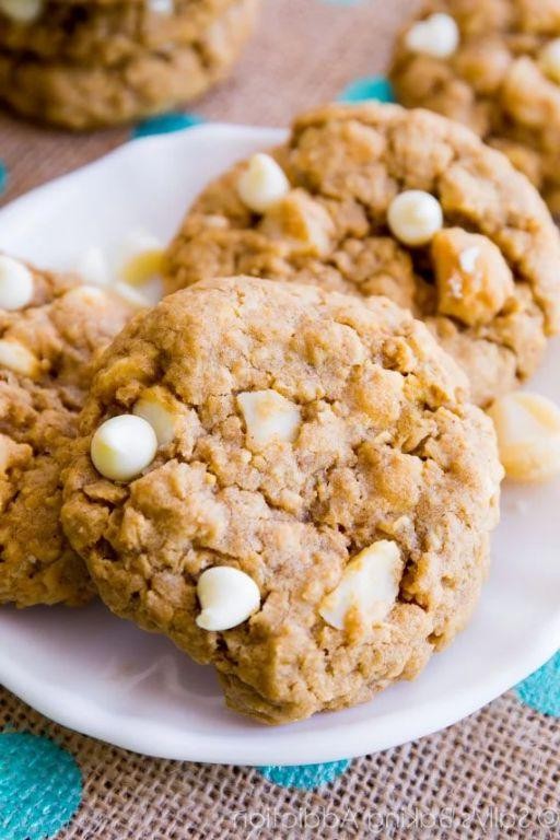 White Chocolate Chip Oatmeal Cookies