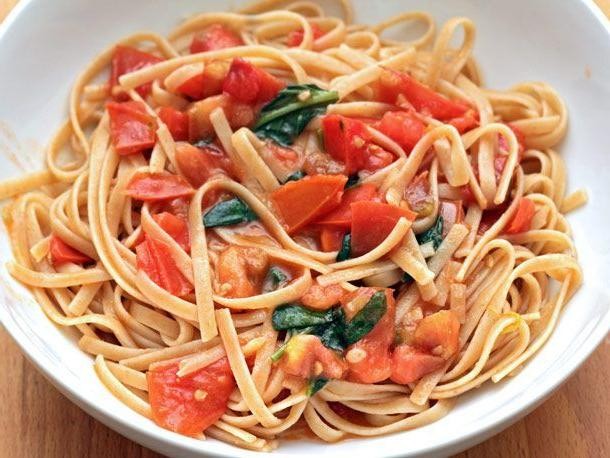 Whole Wheat Spaghetti with Tomato Basil Sauce