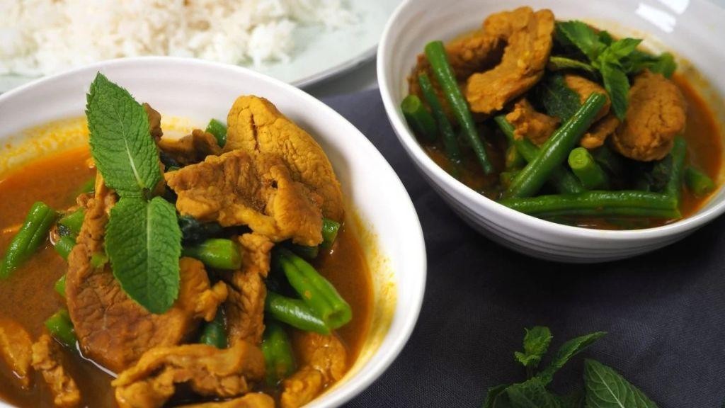 Yellow Curry Pork with Green Beans
