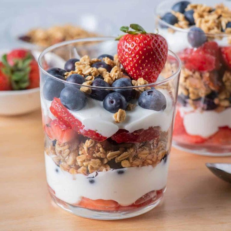 Yogurt Parfait with Granola and Fruit